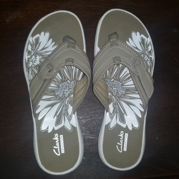 Clarks Shoes - Clark's Women's Flip Flops Size 7